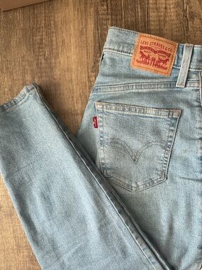Levi's High Rise Mom Jeans